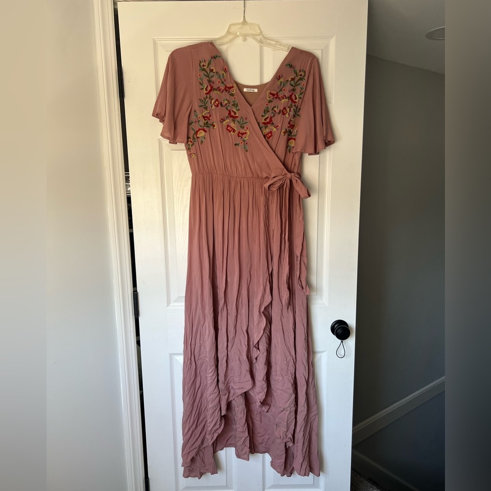 Wren and Ivory float dress. BRAND NEW. Never worn. Size L